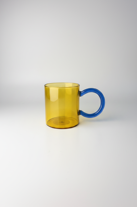 Taza Cristal Amarilla — Fondo Blanco