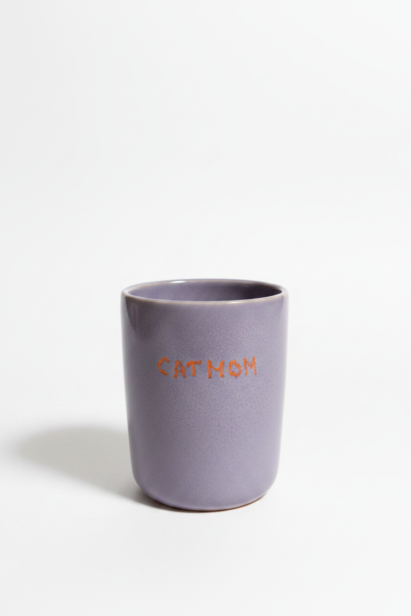 Cat Mom — taza ángulo 3/4 fondo blanco
