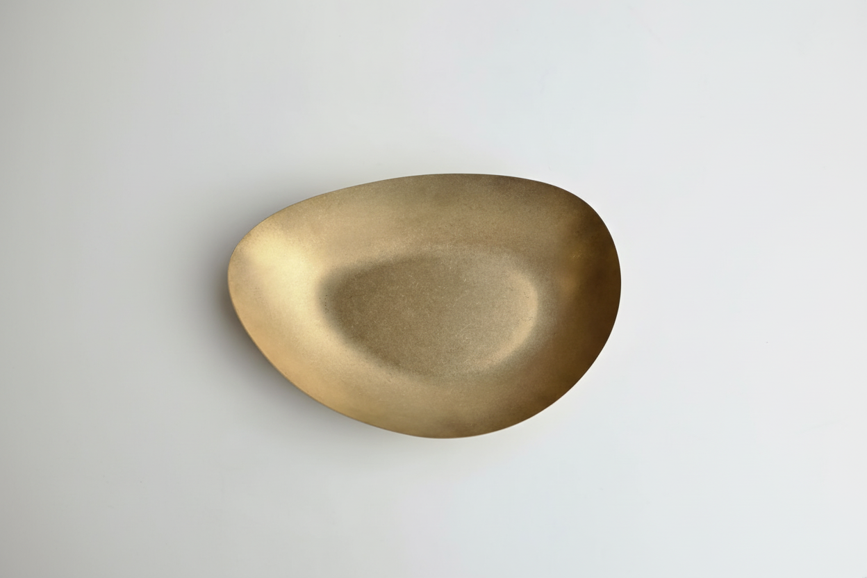Cuenco cerámico dorado metálico - fondo blanco