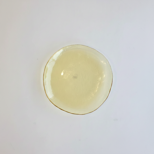 Plato amarillo fondo blanco web