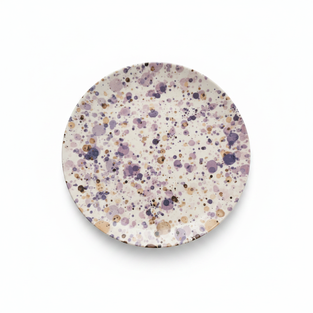 Plato malva lavanda dorado cenital fondo blanco puro