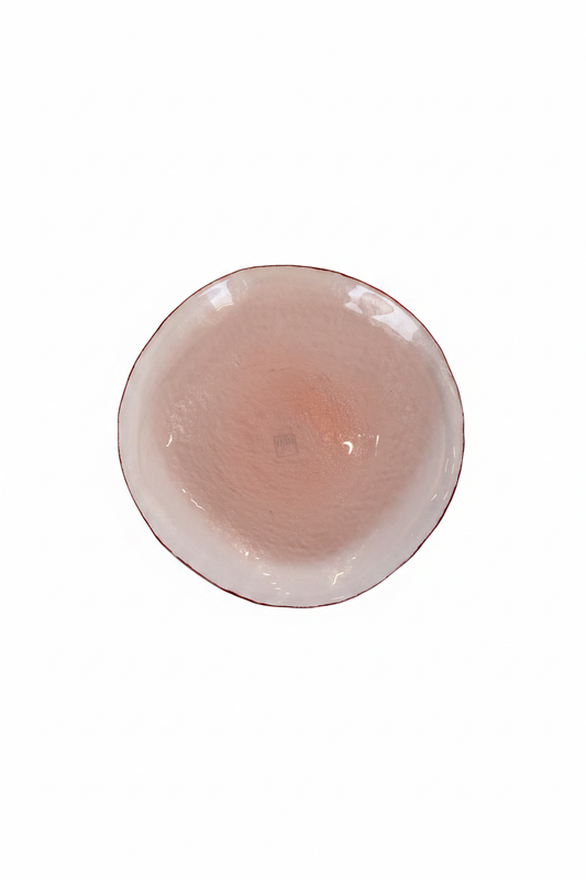 Plato rosa fondo blanco puro