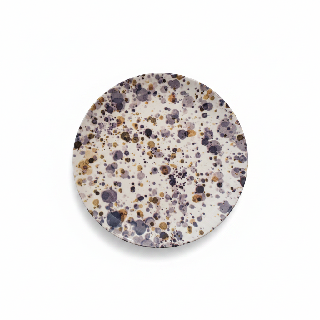 Plato splatter azul dorado fondo blanco puro