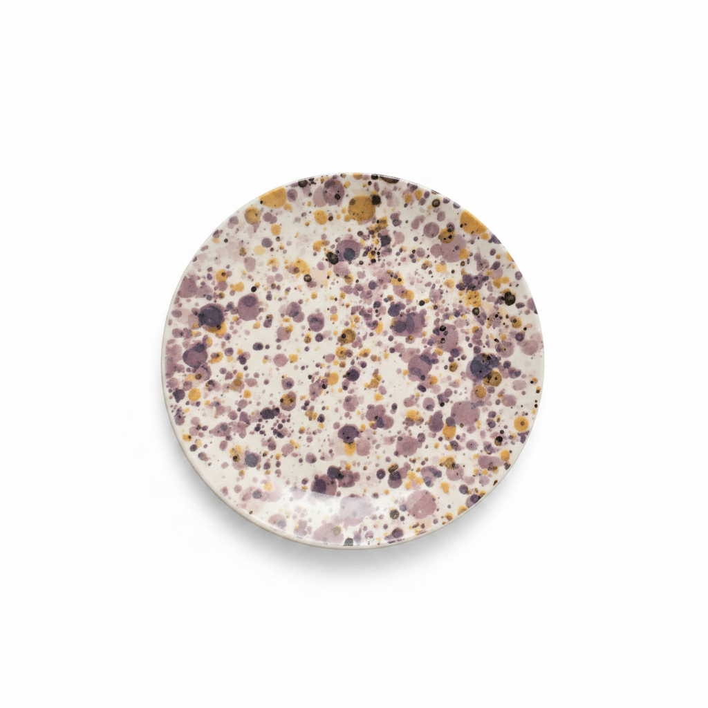 Plato splatter morado mostaza fondo blanco puro