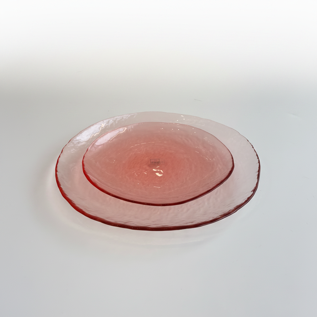 Plato y bol rosa fondo blanco con profundidad