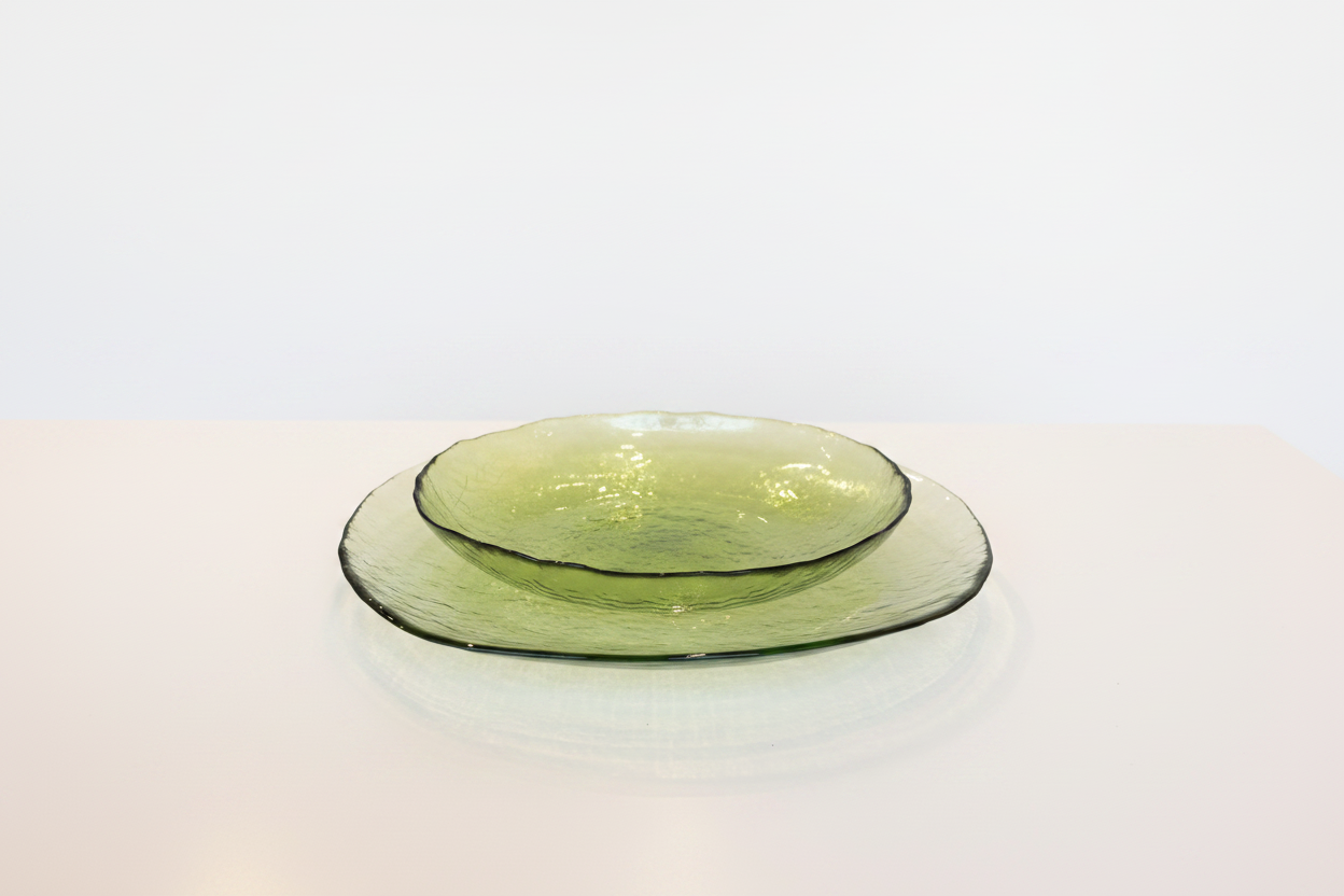 Plato y bol verde fondo blanco