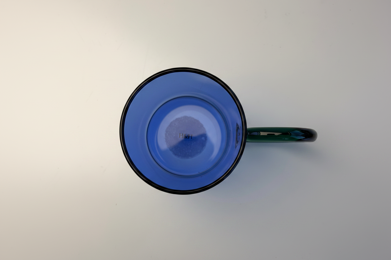 Taza azul - fondo blanco