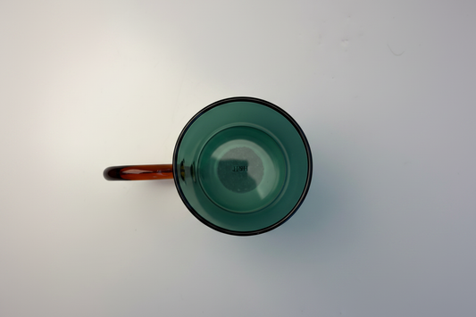 Taza verde cenital - fondo blanco