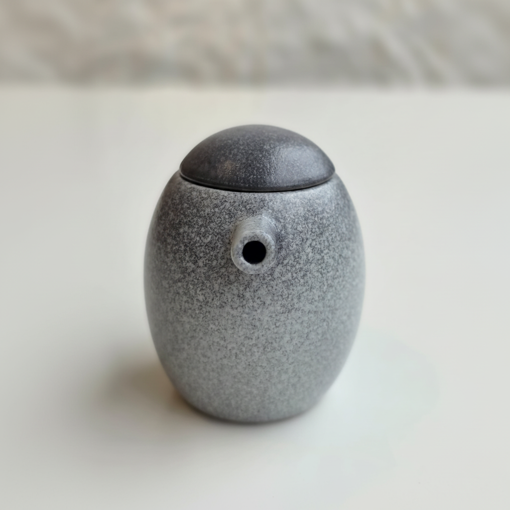 Tetera cerámica gris con tapa